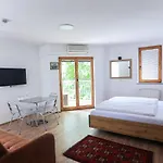 Katrca Bezigrad *