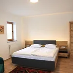 Katrca Bezigrad *