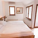 Katrca Bezigrad לובליאנה
