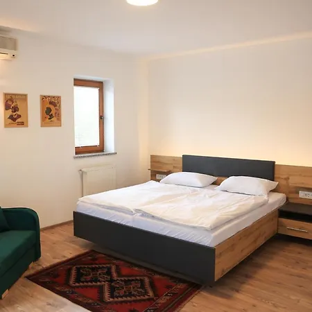 Katrca Bezigrad * Ljubljana