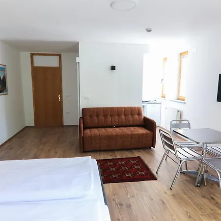 Katrca Bezigrad Апартаменты Любляна