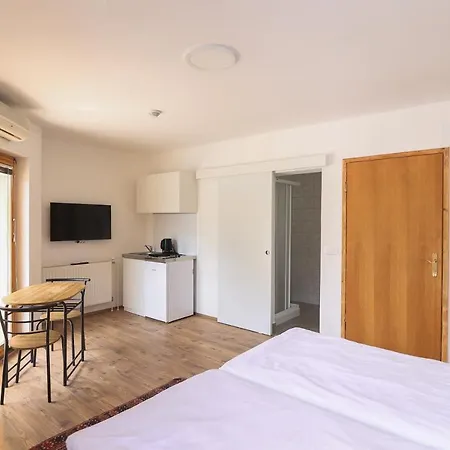 Katrca Bezigrad Апартаменты *
