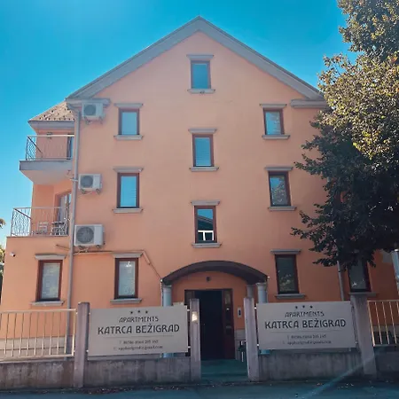 Katrca Bezigrad * Ljubljana
