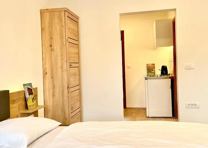 Katrca Bezigrad * Ljubljana